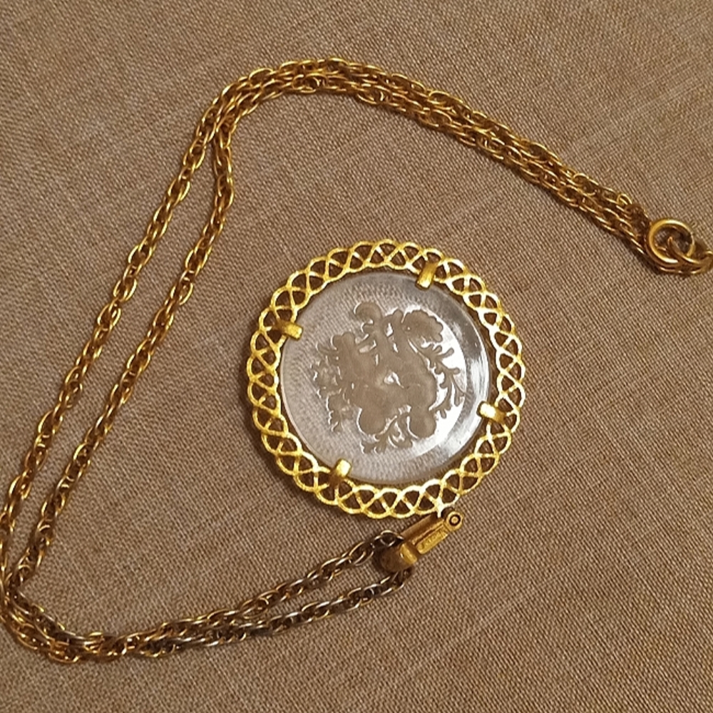 Trifari Crown Signed Vintage Gold Tone Gemini Intaglio Pendant Necklace